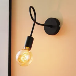 Aplique de pared Oxford de metal en negro