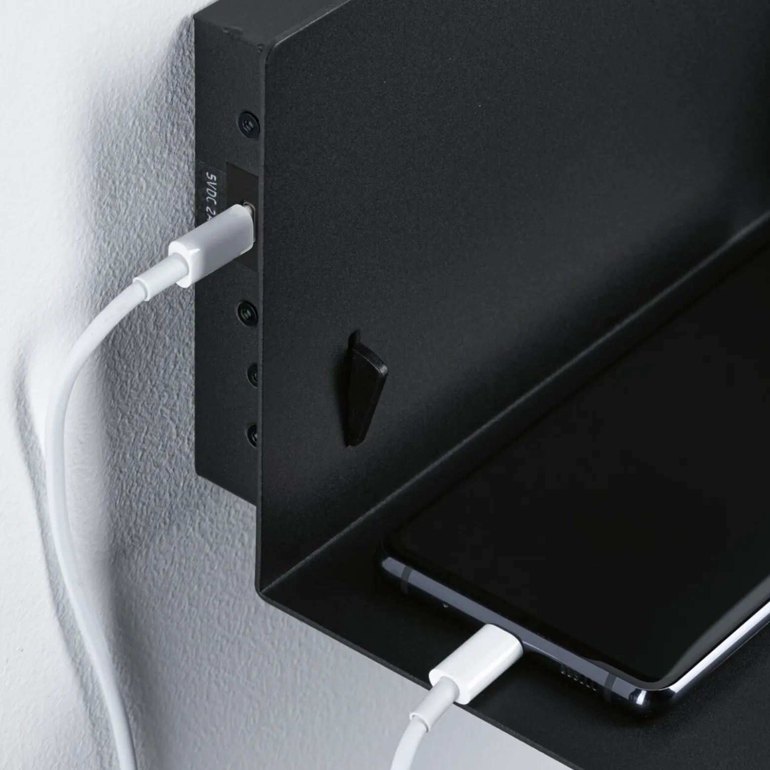 Aplique de pared Paulmann Devara, negra, 40 cm, E27, puerto USB