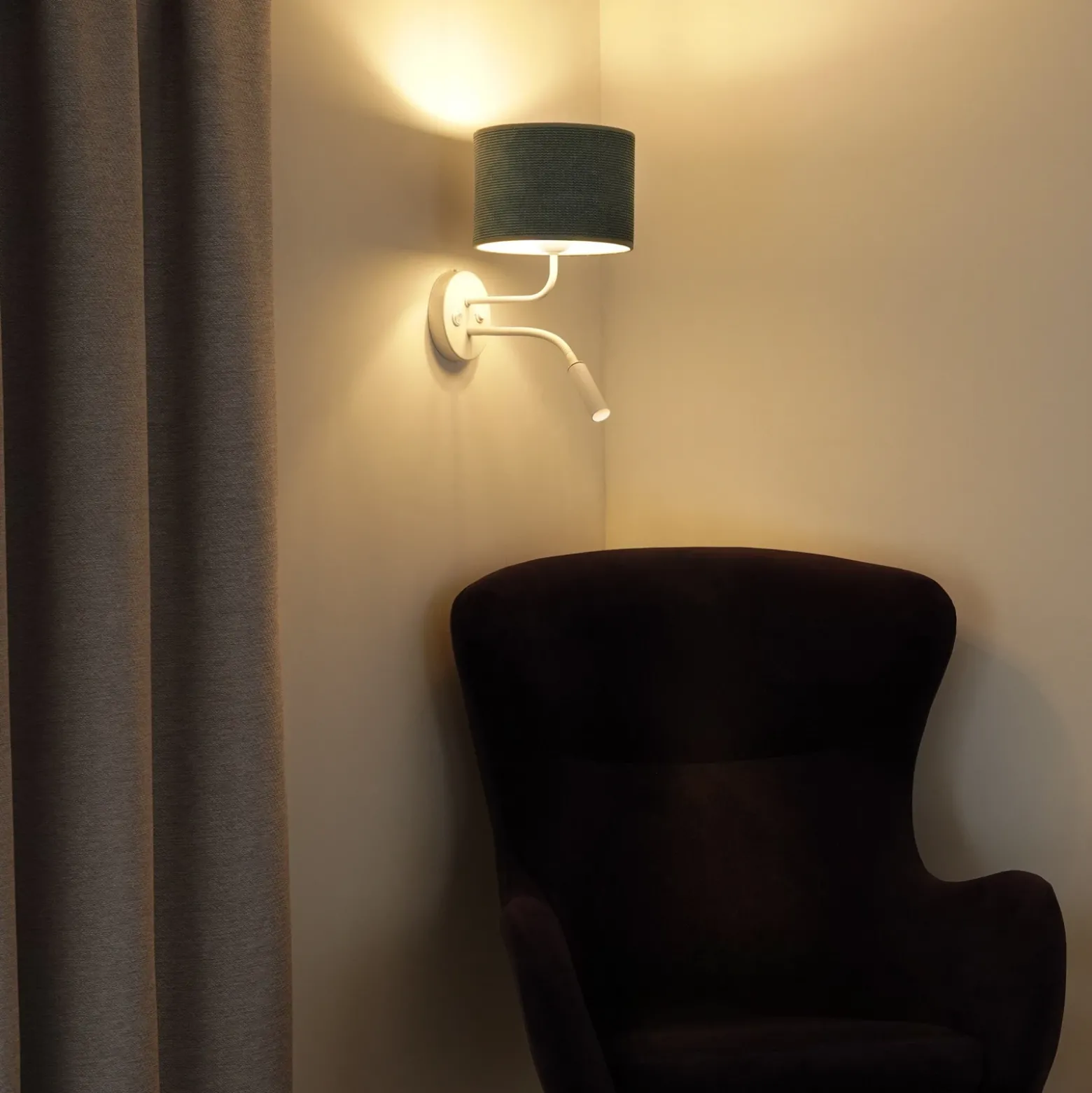 Aplique de pared Roller, cordón menta, blanco, con brazo de lectura