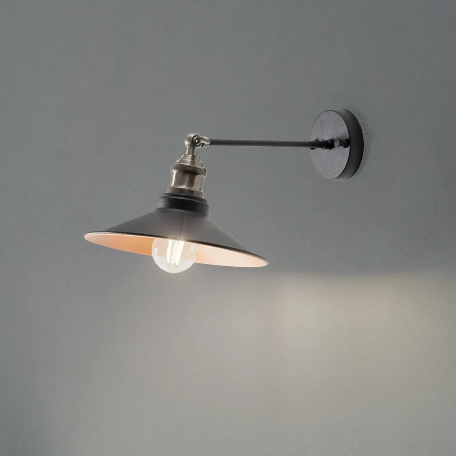 Aplique de pared Saglam, negro/dorado, cónica, altura 20 cm, E27