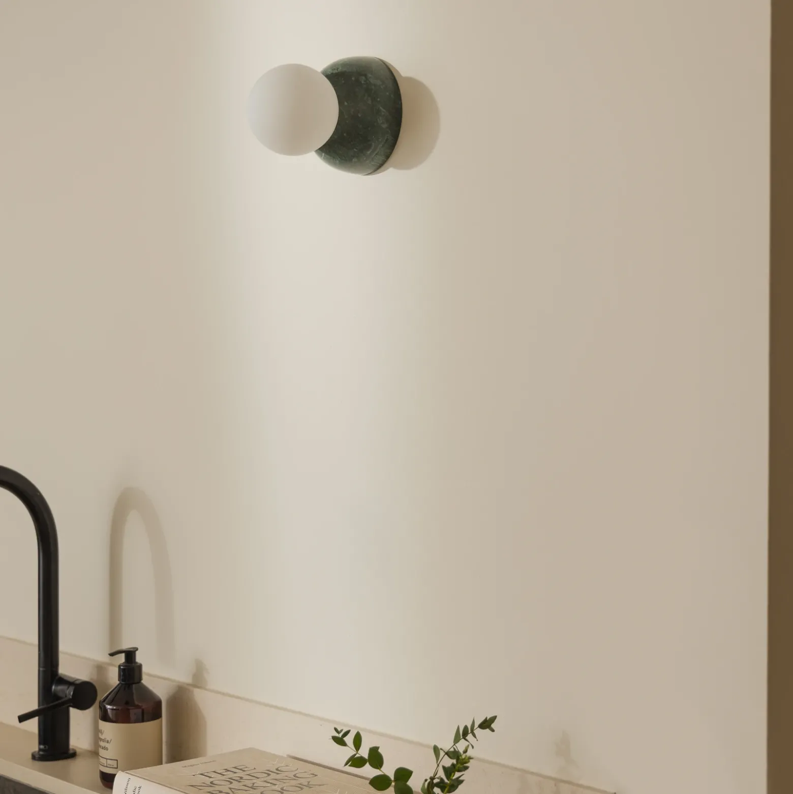 Aplique de pared Torrano de Globen Lighting, verde, Ø 13 cm, IP44