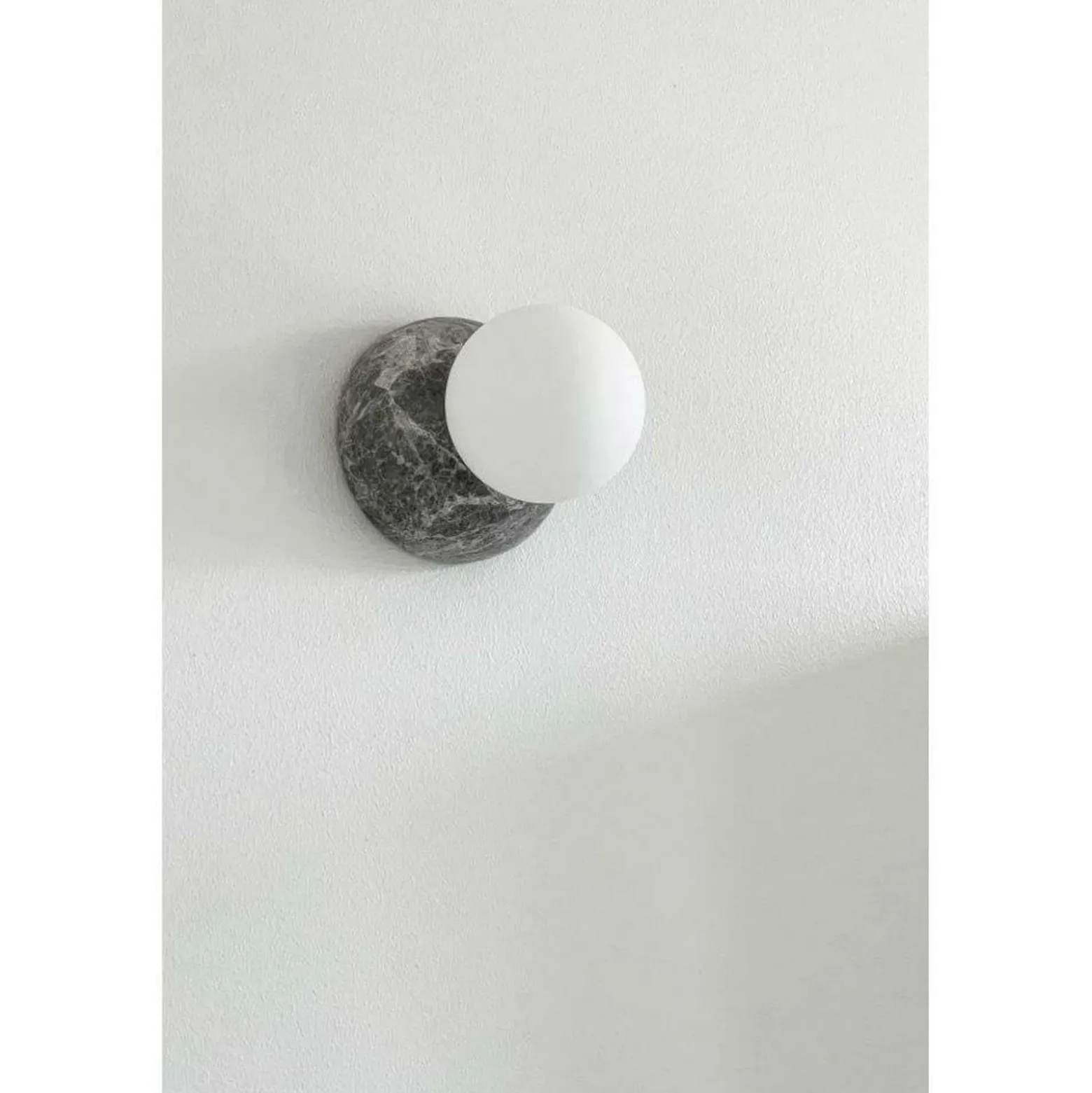 Aplique de pared Torrano de Globen Lighting, gris, Ø 13 cm, IP44