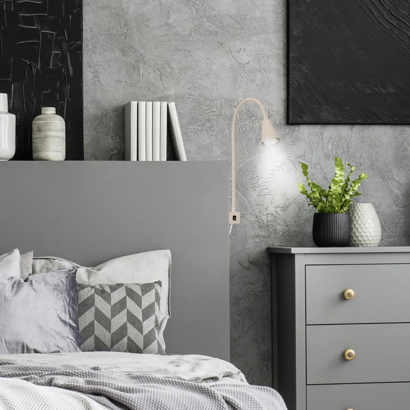 Aplique de pared Tuso, beige, orientable, para montar junto a la cama, GU10