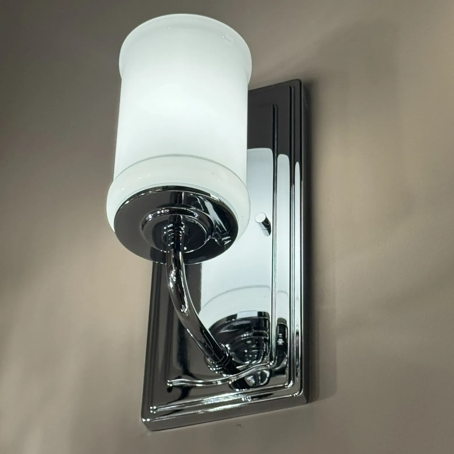 Aplique de pared Vetivene, cromado, altura 31 cm, metal, IP44, G9-LED