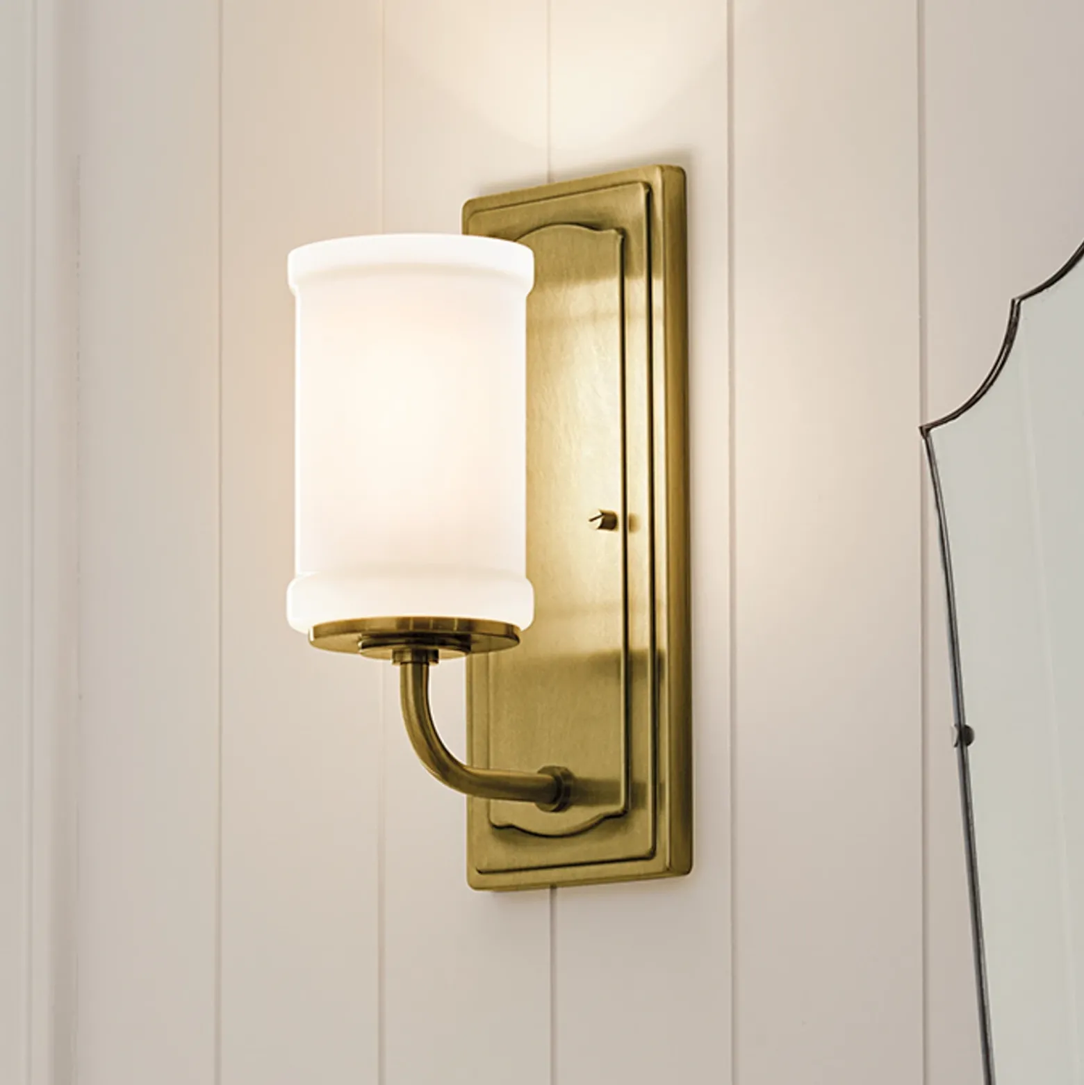 Aplique de pared Vetivene, latón, altura 31 cm, metal, IP44, G9-LED