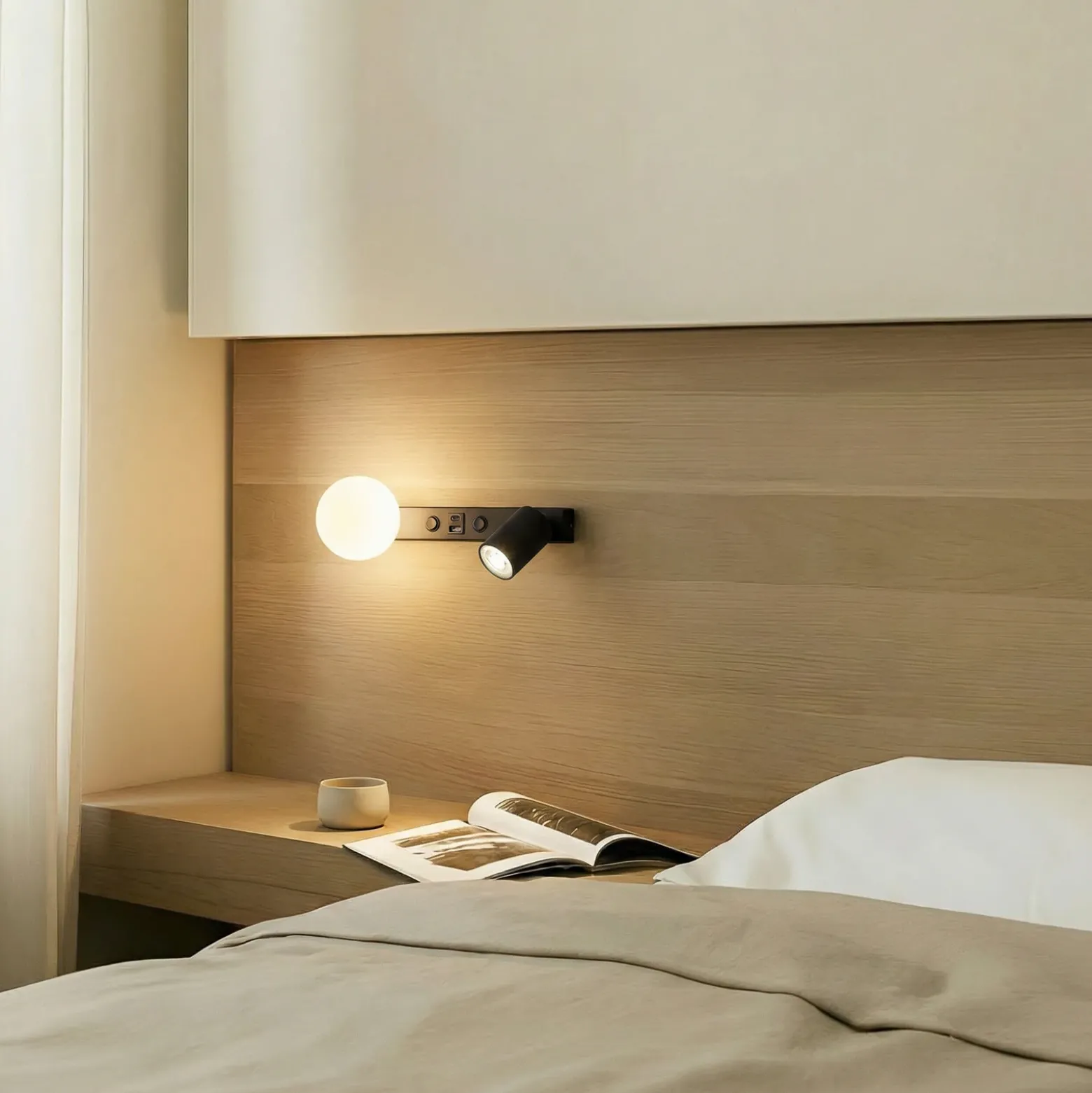 Aplique de pared Vox, negra, cristal, ancho 35 cm, USB