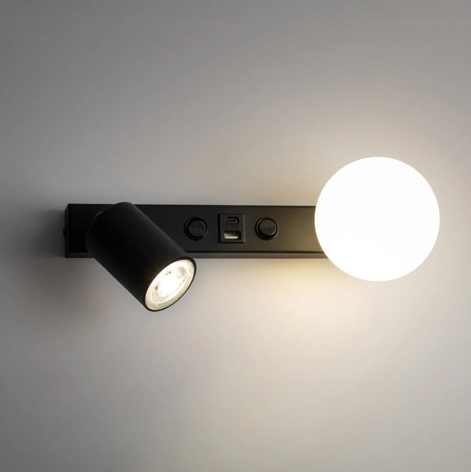 Aplique de pared Vox, negra, cristal, ancho 35 cm, USB