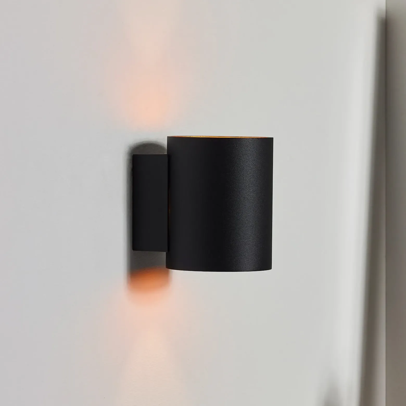 Aplique de pared Xera, negro, Ø 8 cm, up/downlight, aluminio
