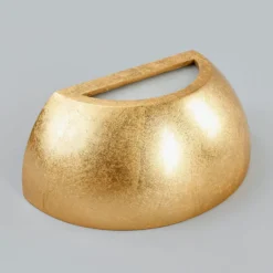 Aplique Kolja con acabado en oro batido
