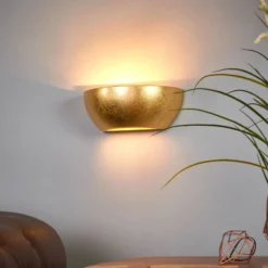 Aplique Kolja con acabado en oro batido