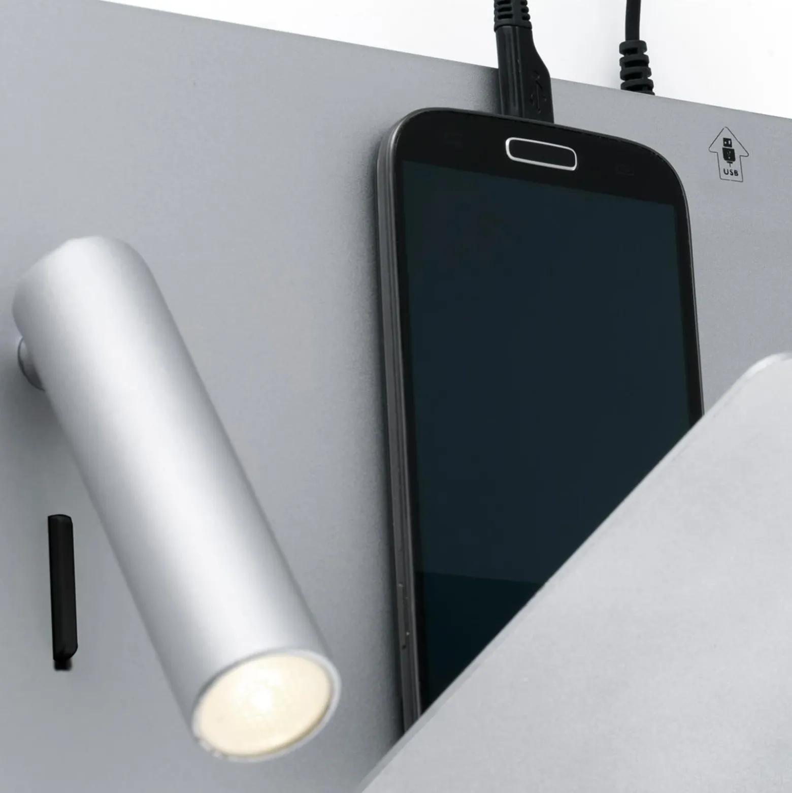 Aplique LED compacto Suau con cargador USB