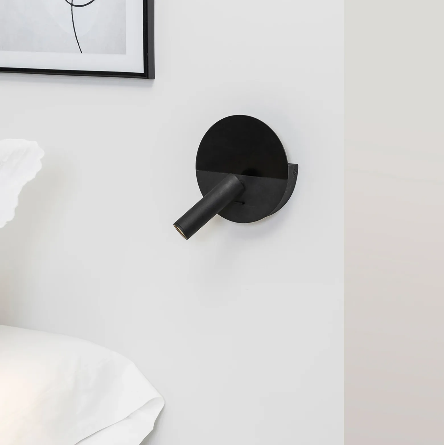 Aplique LED Duas con toma de carga USB, negro