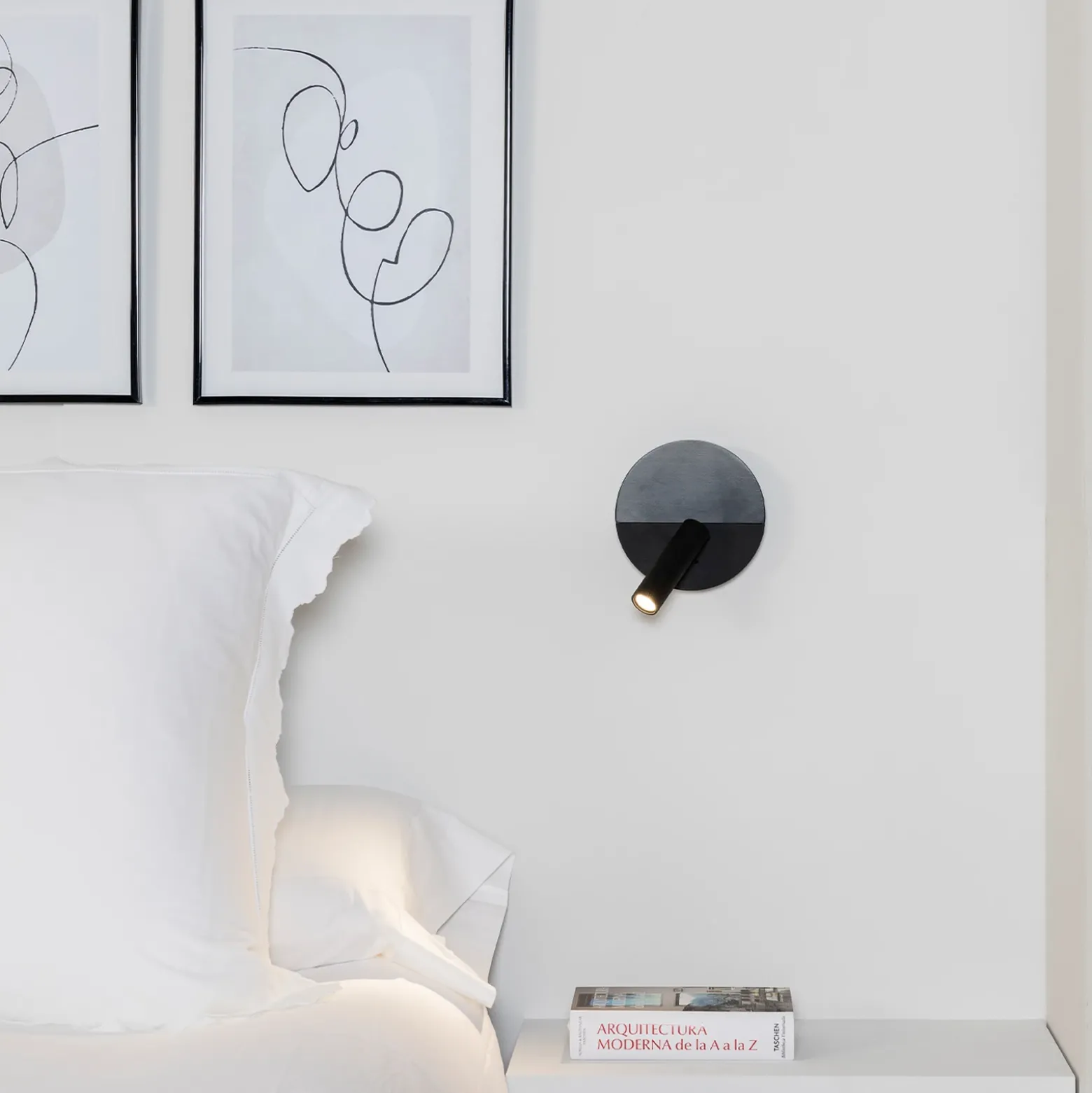 Aplique LED Duas con toma de carga USB, negro