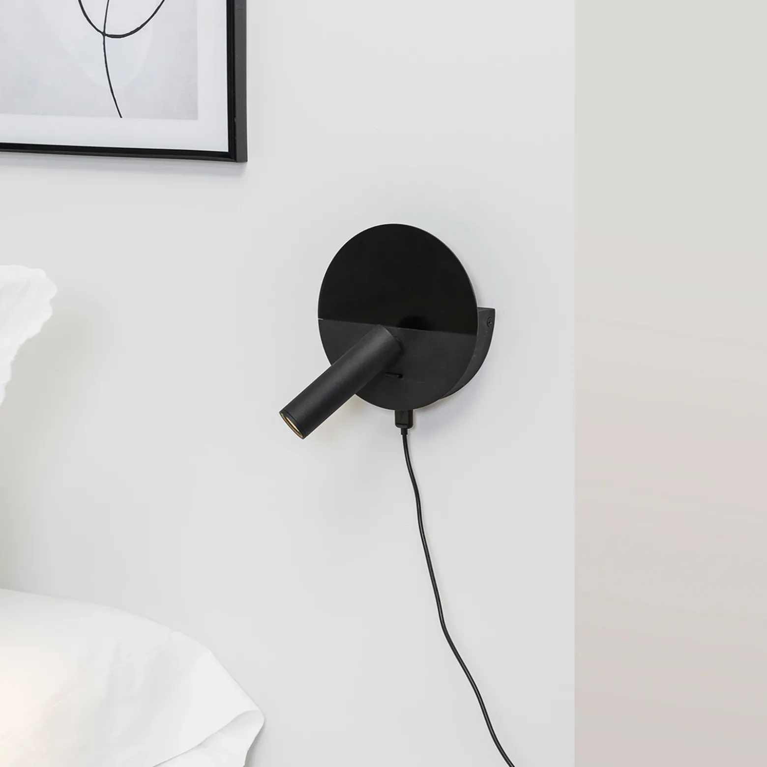 Aplique LED Duas con toma de carga USB, negro