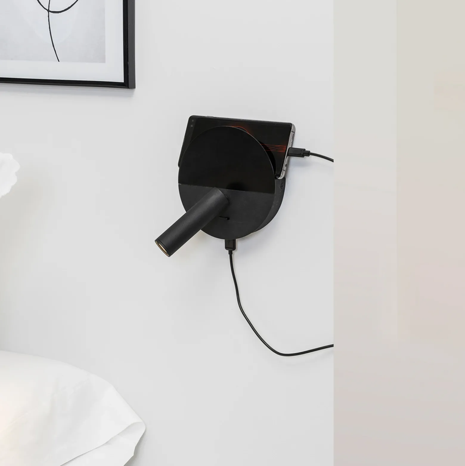 Aplique LED Duas con toma de carga USB, negro