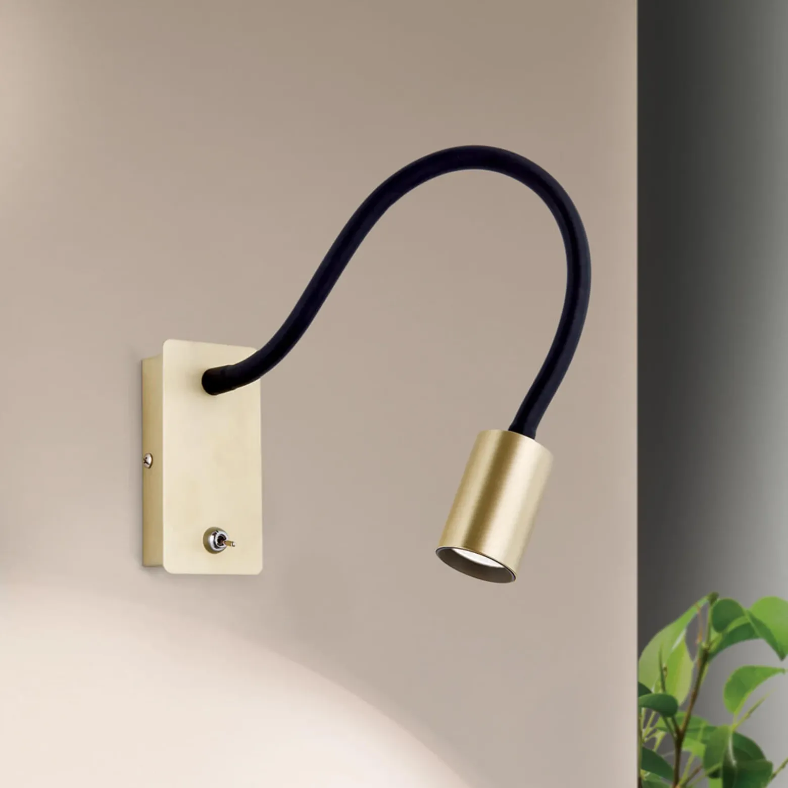 Aplique LED Kurt latón mate con brazo flexible