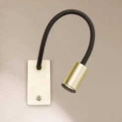 Aplique LED Kurt latón mate con brazo flexible