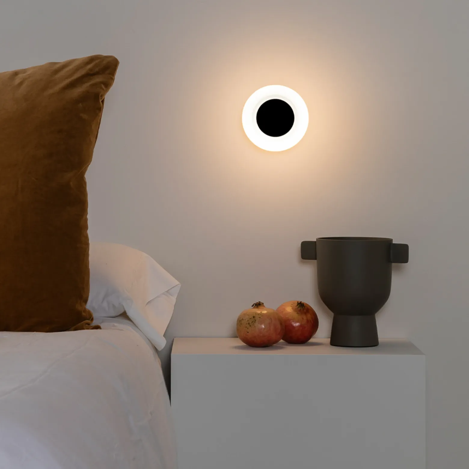 Aplique LED Moy en negro con pantalla de vidrio