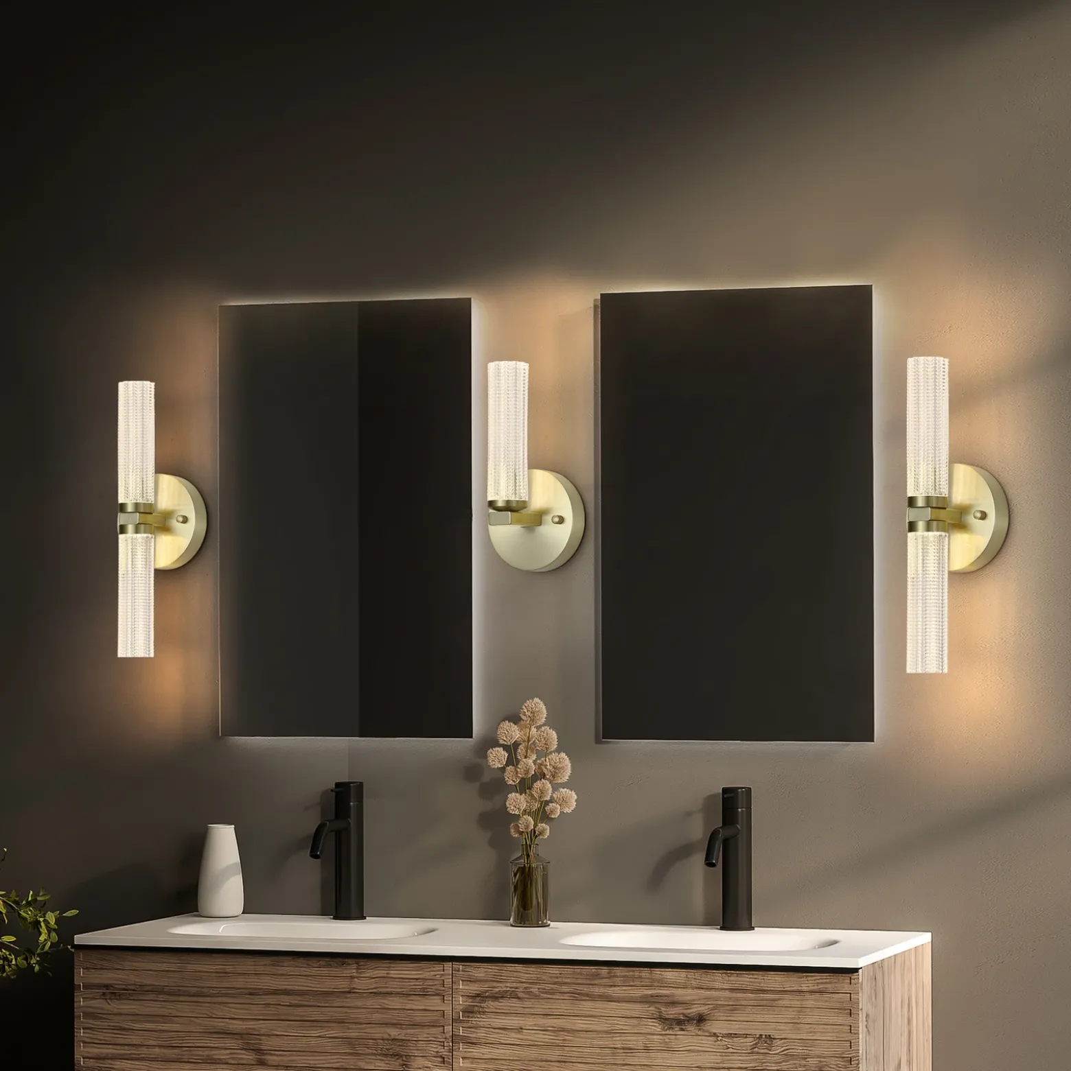 Aplique LED para baño Aberdeen, altura 24 cm, metal color latón