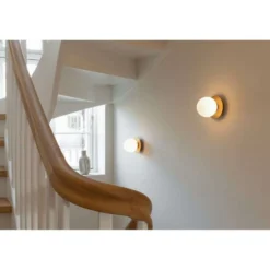 Aplique Nuura Liila 1, Ø 14 cm, IP44, dorado/ópalo
