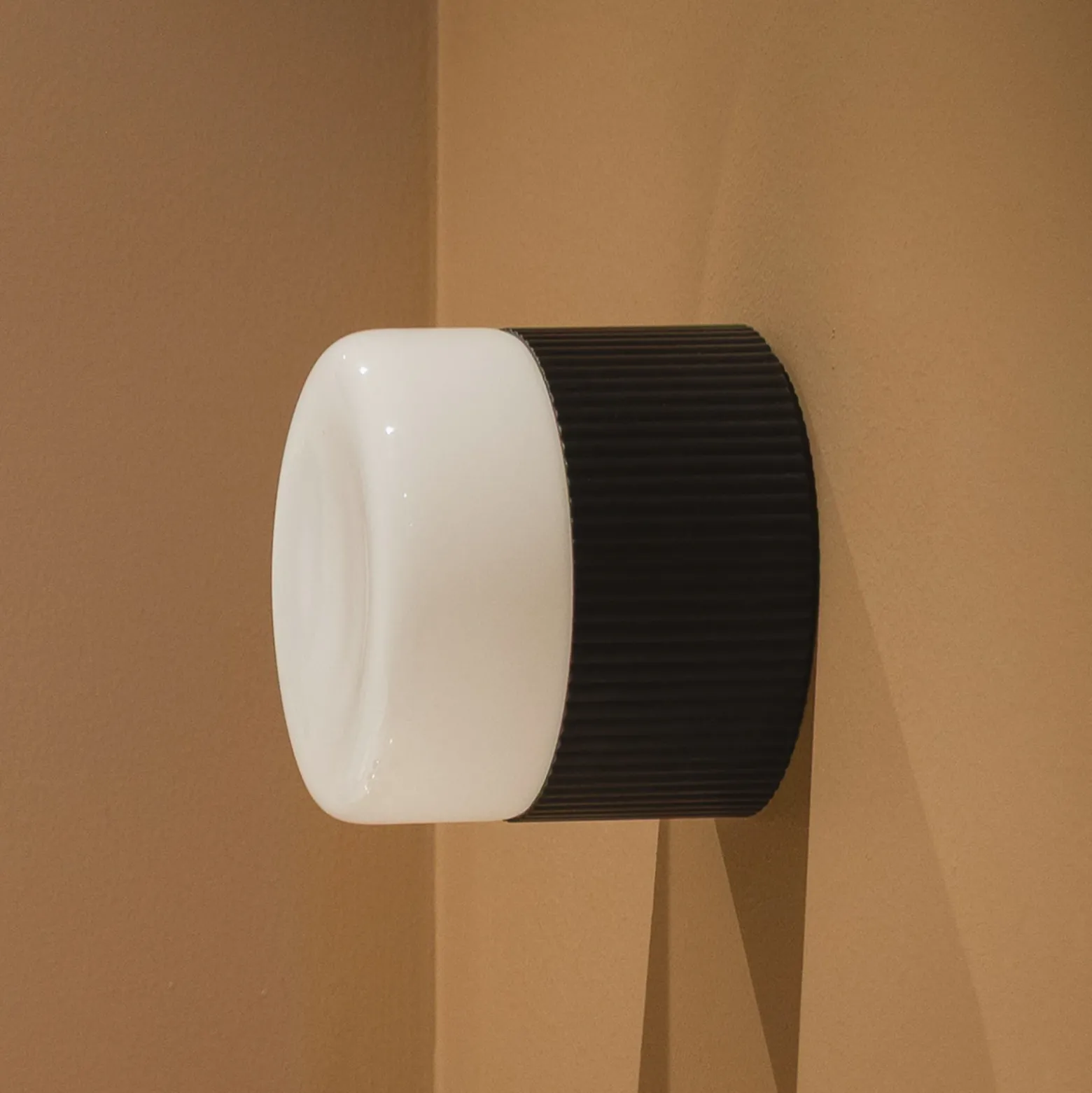 Aplique para baño Globen Lighting «Hubble 12», negro, Ø 12 cm