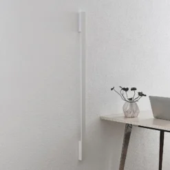 Arcchio Aplique de pared LED Ivano, 130 cm, blanco, aluminio