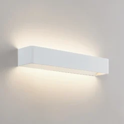 Arcchio Aplique de pared LED Karam, 53 cm, blanco, metal, arriba/abajo