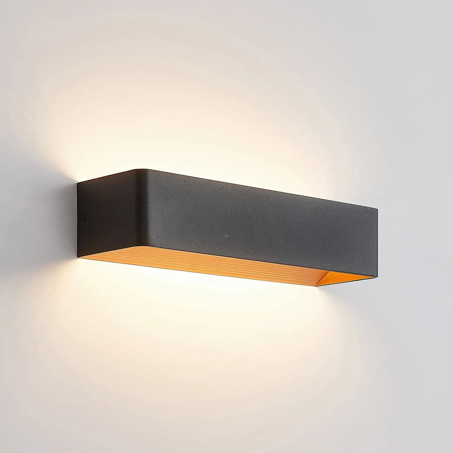 Arcchio Aplique de pared LED Karam, 37 cm, negro, metal, arriba/abajo