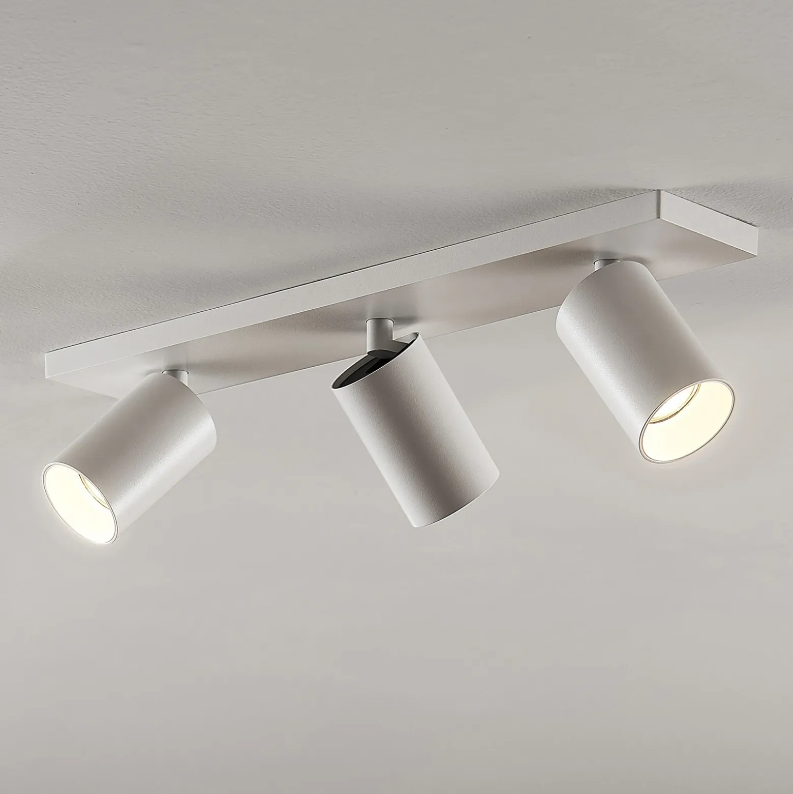 Arcchio Foco Brinja, blanco, angular, Ø 6 cm, 3 luces, GU10