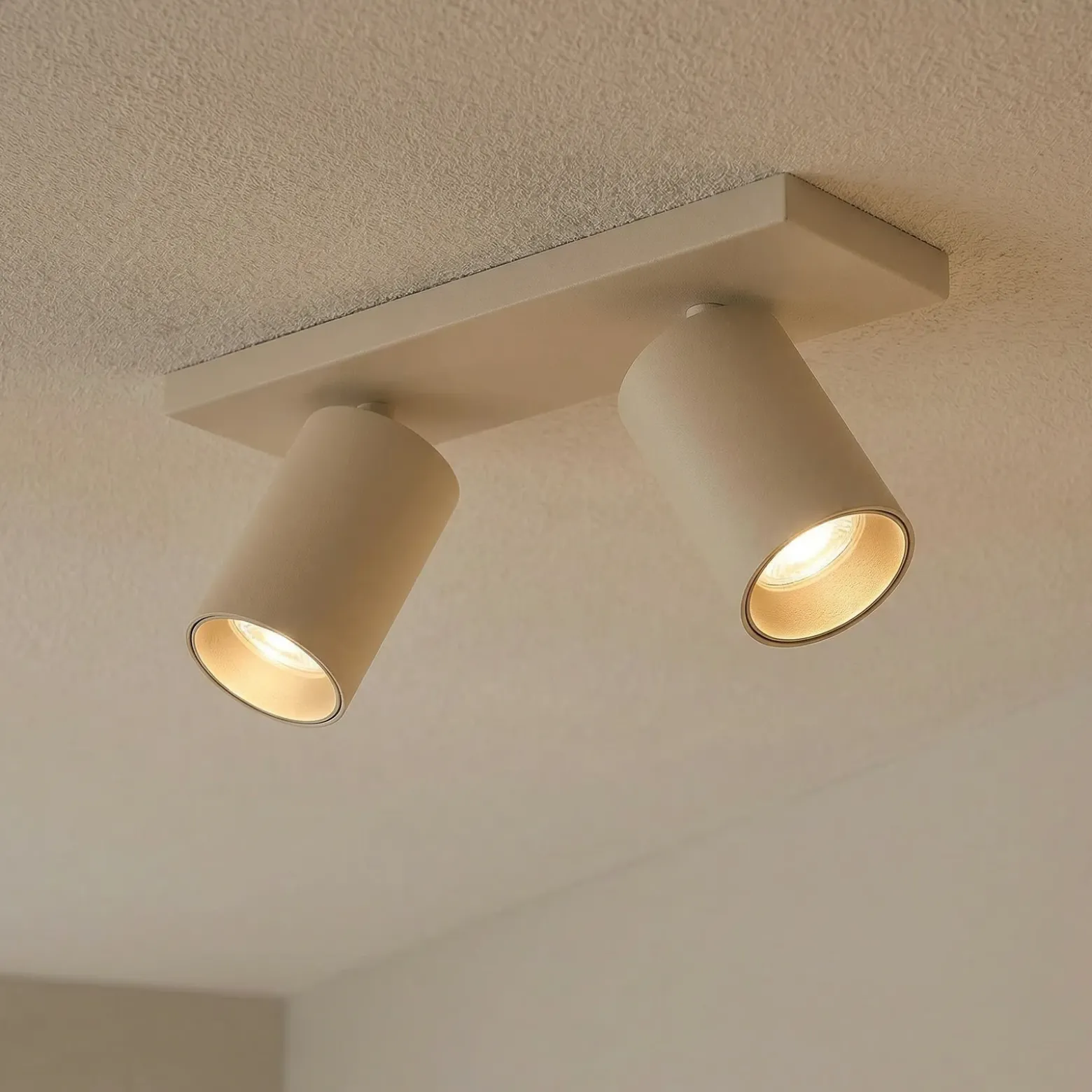 Arcchio Foco Brinja, marrón, angular, Ø 6 cm, 2 luces, GU10