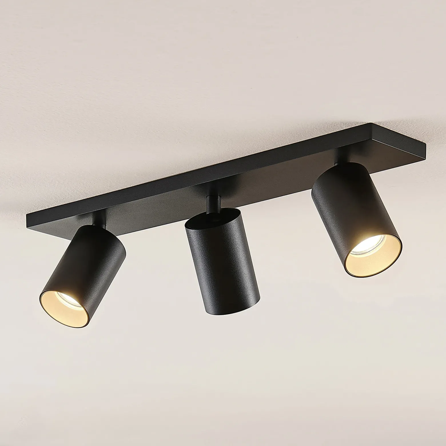 Arcchio Foco Brinja, negro, angular, Ø 6 cm, 3 luces, GU10