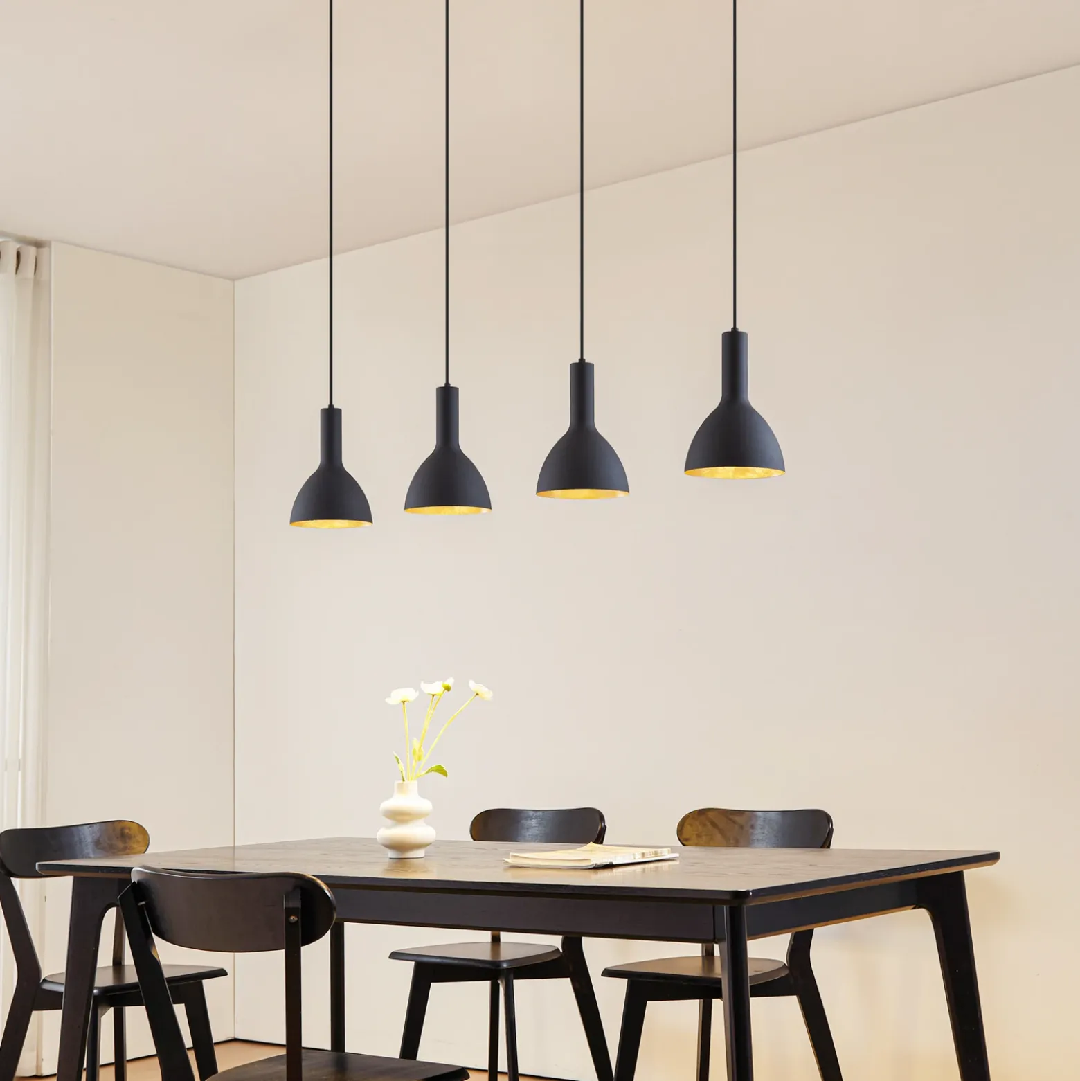 Arcchio Lámpara colgante Cosmina, 4 luces, longitud 120 cm, negro