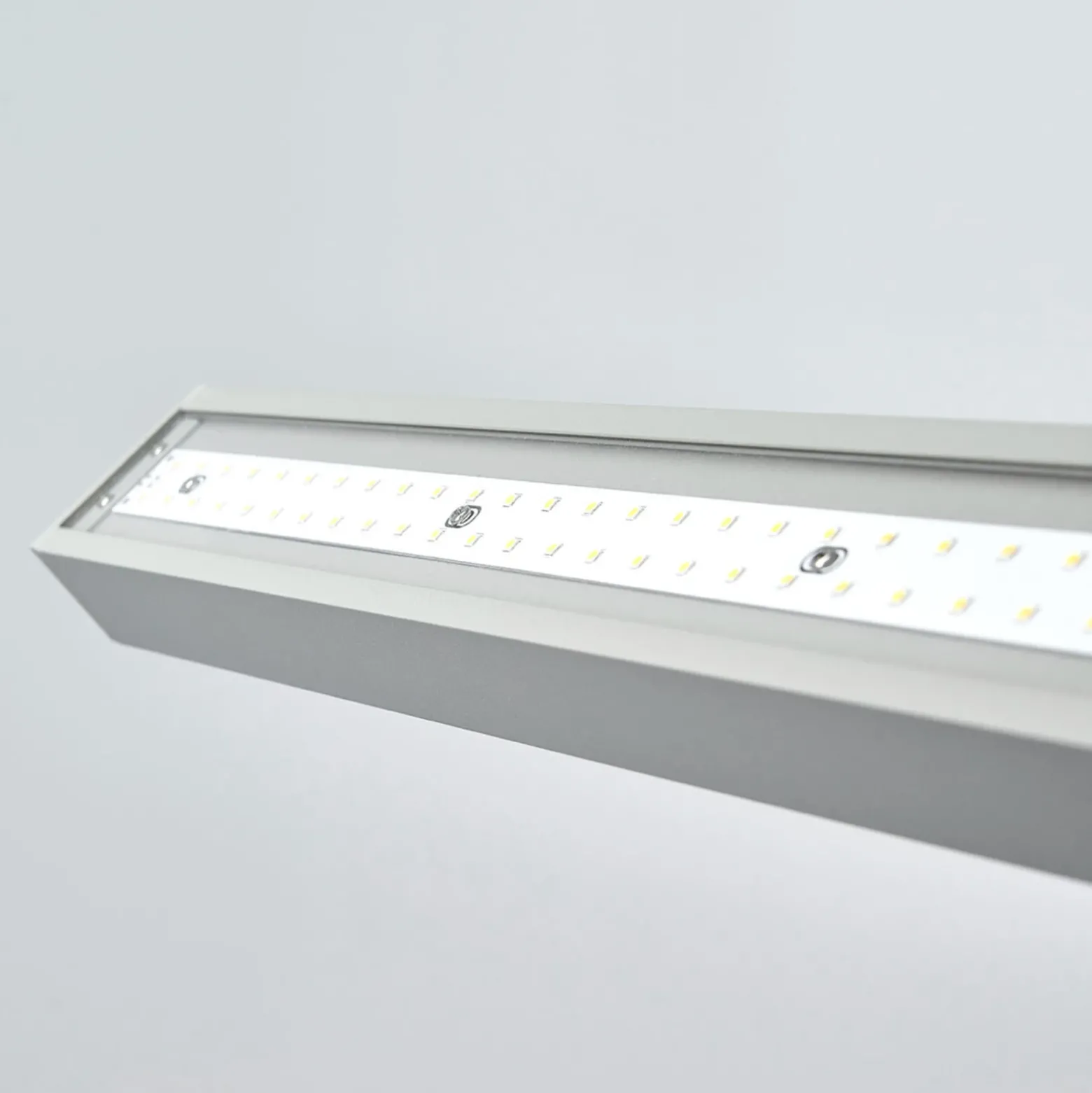 Arcchio lámpara de pie LED para oficina Jolinda, plata, 4.000 K, sensor