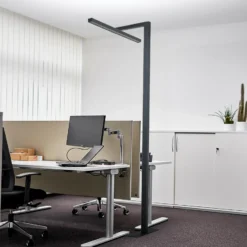 Arcchio Lámpara de pie LED para oficina Jolinda, en forma de T, negra, 4.000 K