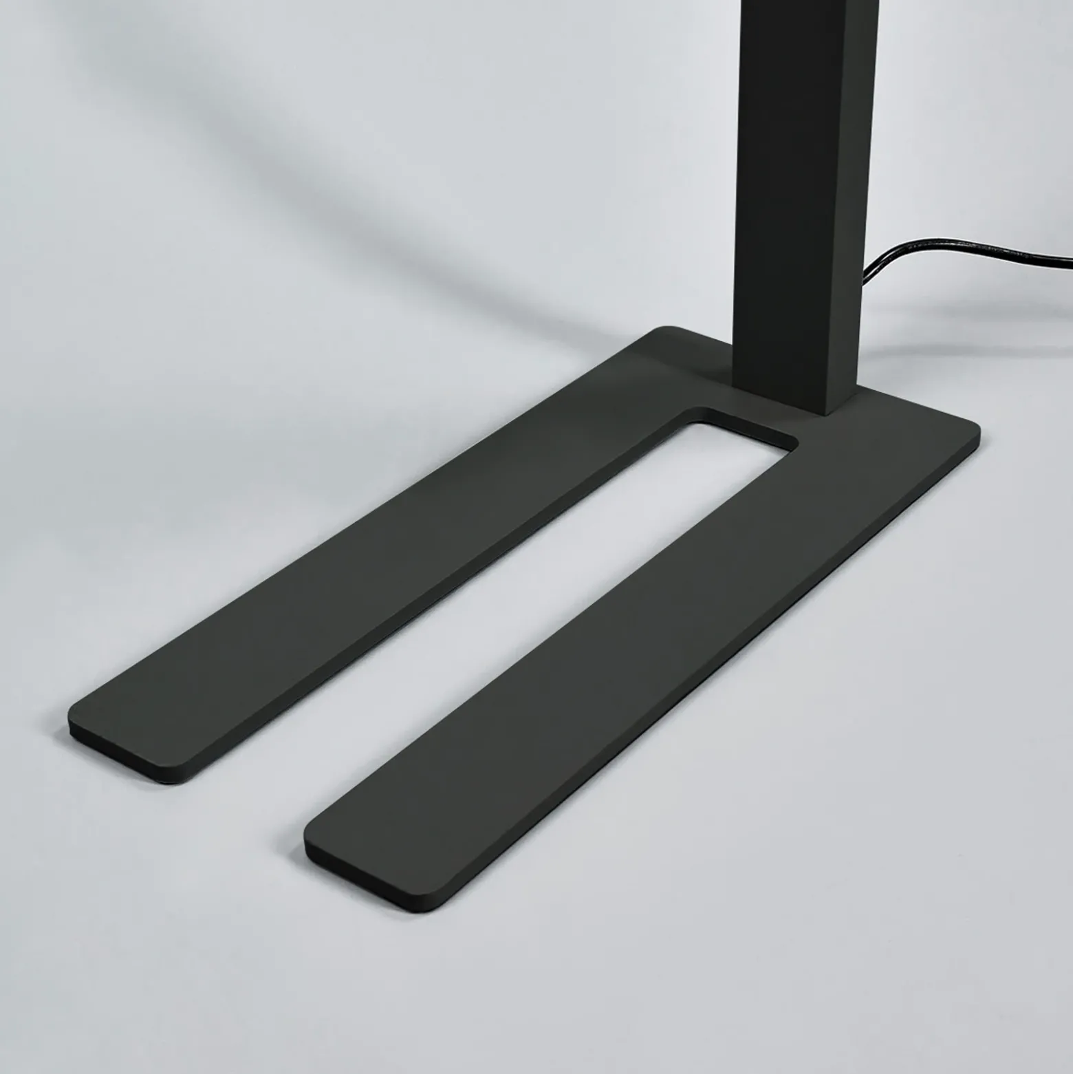 Arcchio Lámpara de pie LED para oficina Jolinda, negra, 4000 K, sensor