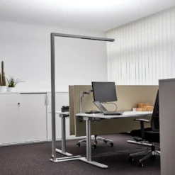 Arcchio lámpara de pie LED para oficina Jolinda, plata, 4.000 K, sensor