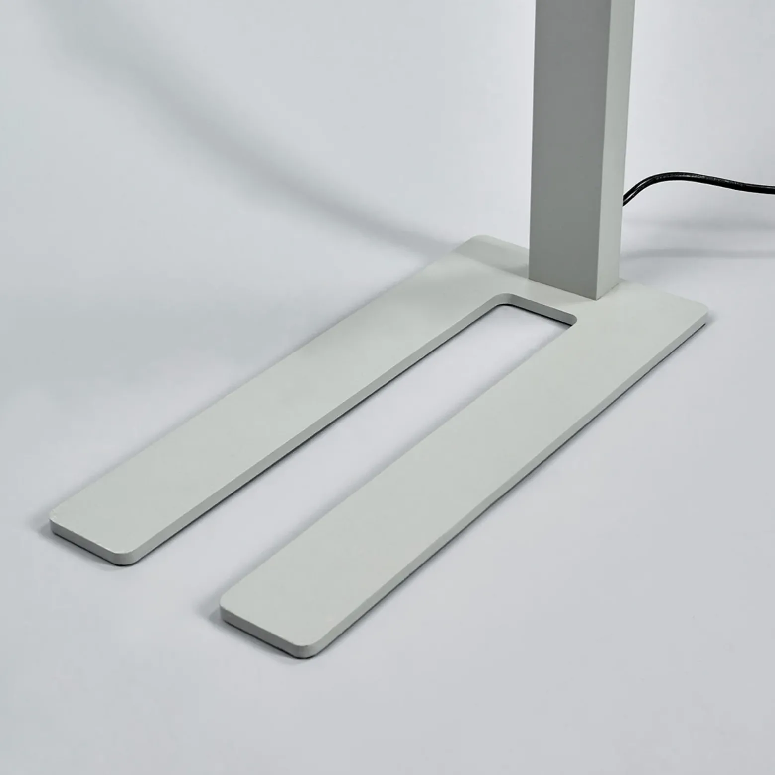 Arcchio lámpara de pie LED para oficina Jolinda, plata, 4.000 K, sensor