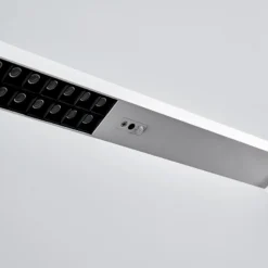 Arcchio lámpara de pie LED para oficina Jolinda, blanca, metal, sensor