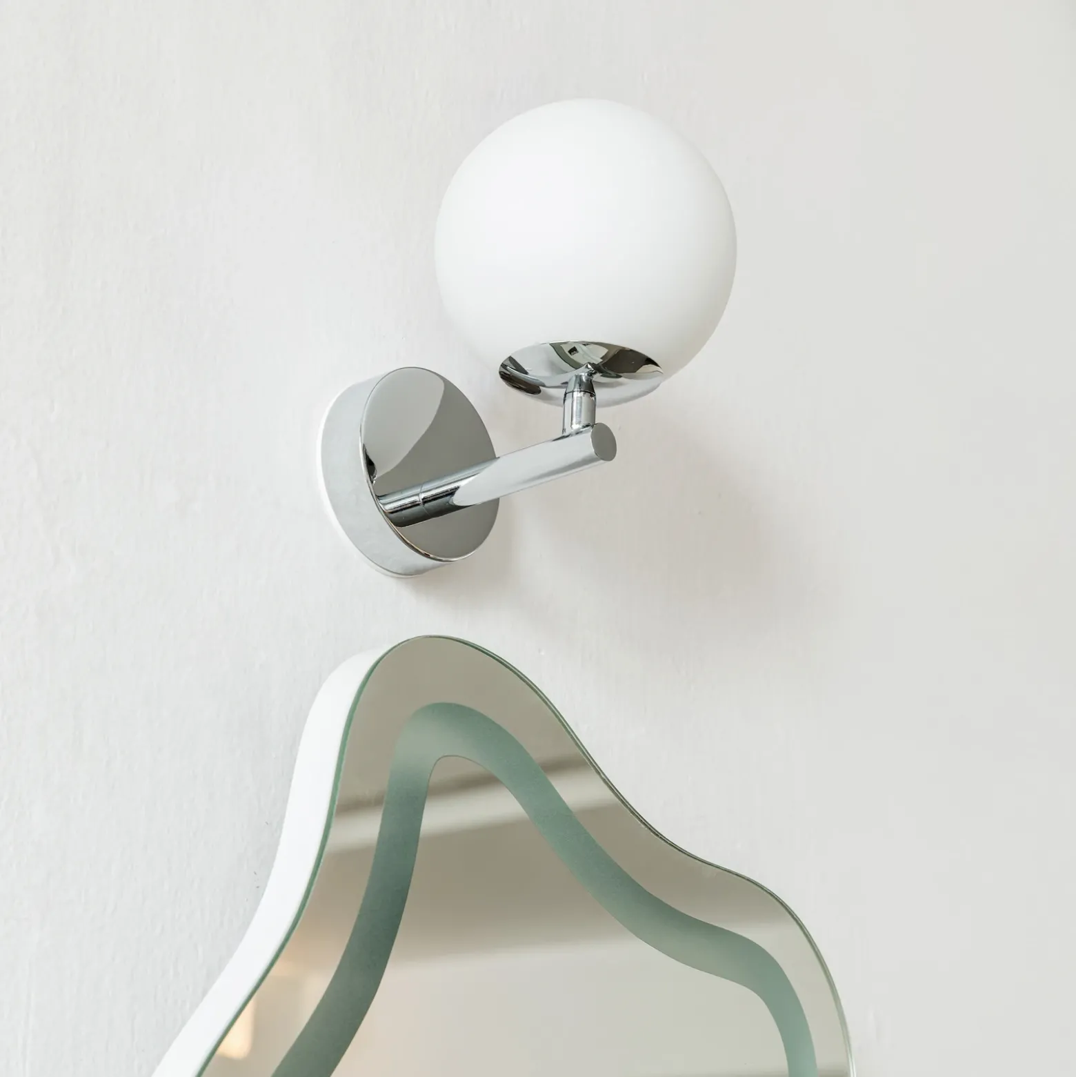 Arcchio Maviris aplique LED para baño bola, vidrio