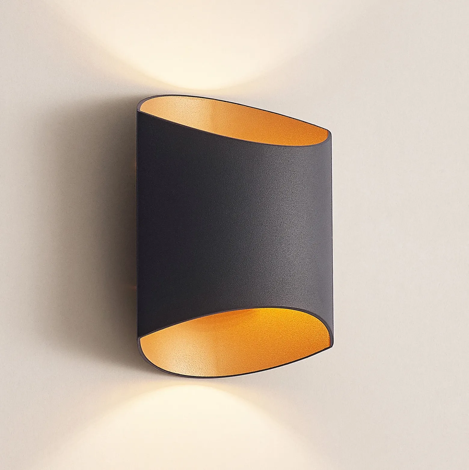 Arcchio Vilja aplique, negro, oro, ovalado