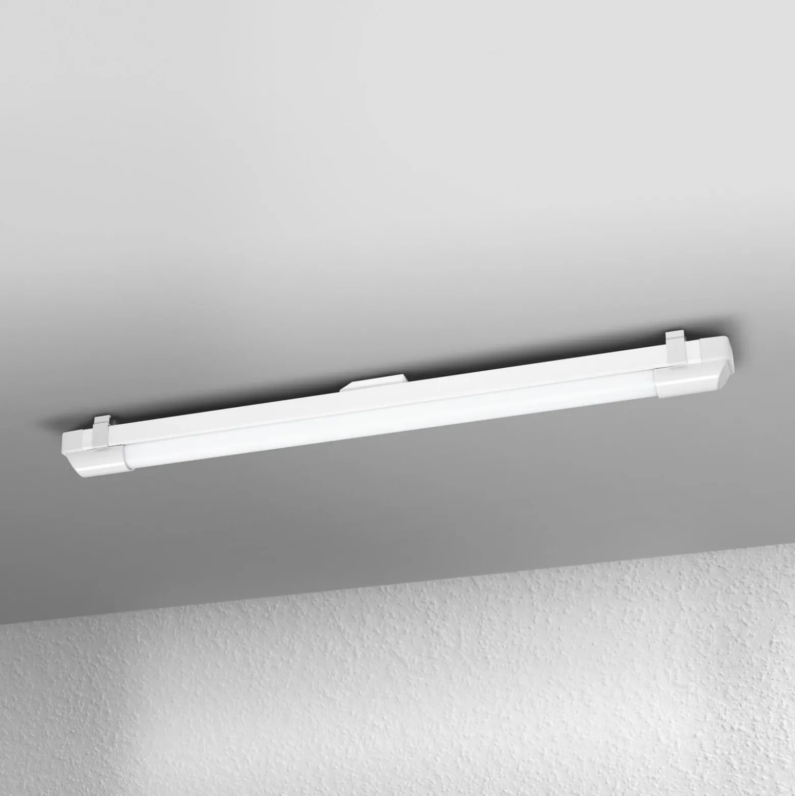 Barra de luz LED POWER BATTEN de OSRAM, 3000 K, 60 cm, 1 luz.