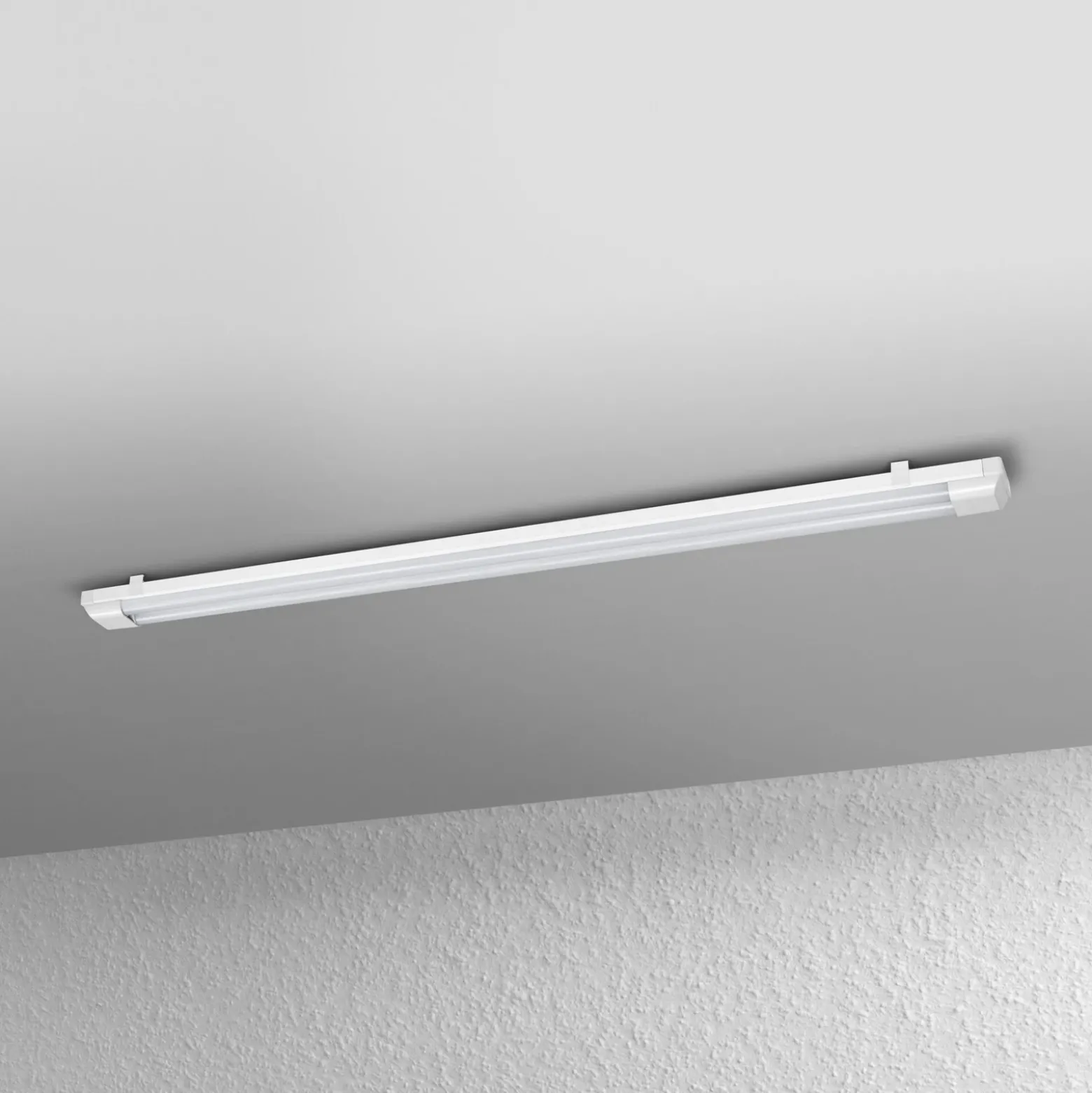 Barra de luz LED POWER BATTEN de OSRAM, 3000 K, 120 cm, 2 luces.