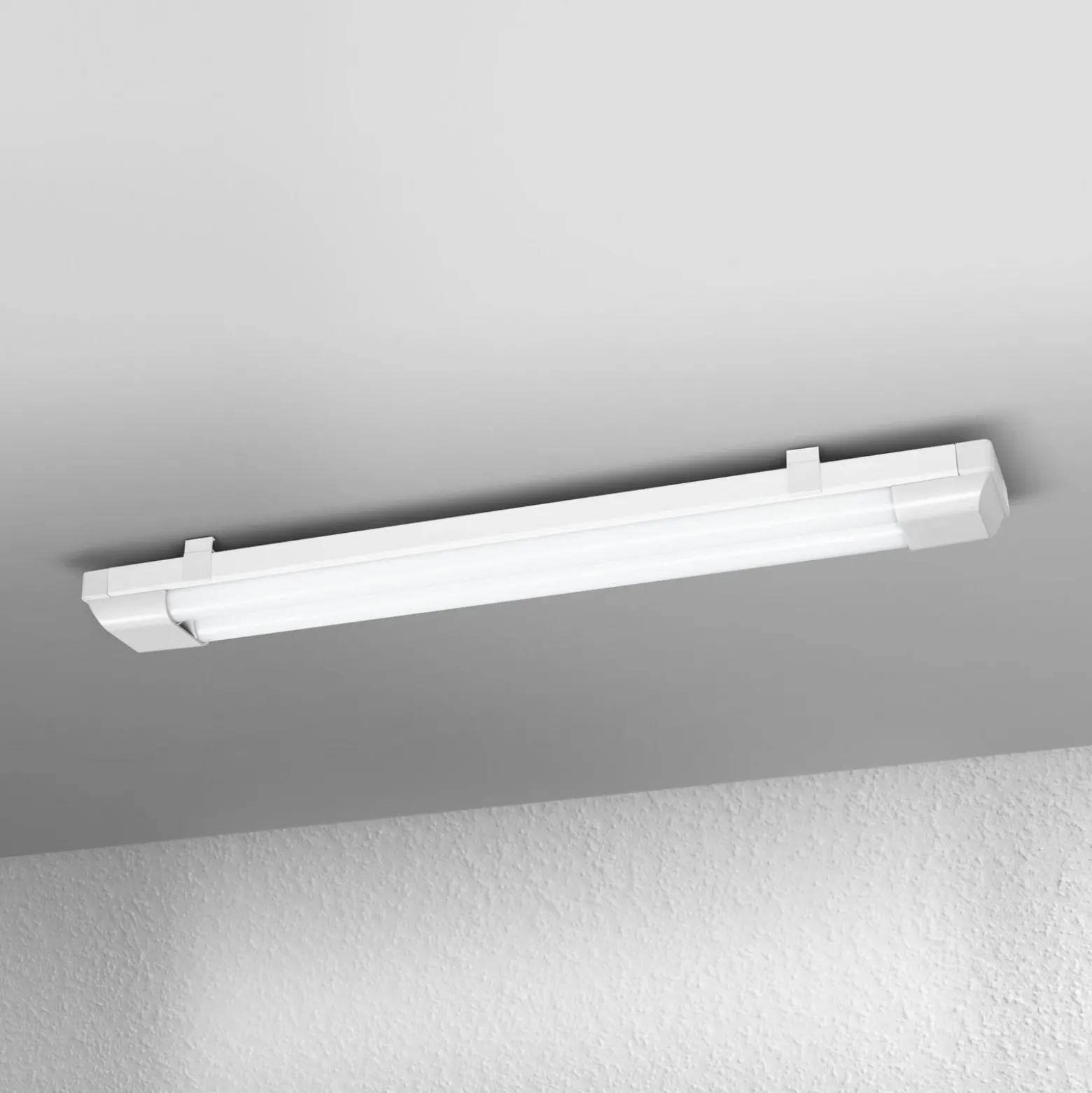 Barra de luz LED POWER BATTEN de OSRAM, 4000 K, 60 cm, 2 luces.