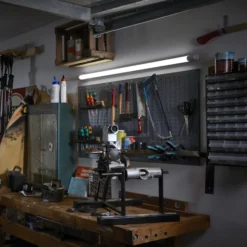 Barra de luz LED POWER BATTEN de OSRAM, 3000 K, 120 cm, 1 luz.