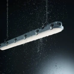 BRUMBERG Humid One, luminaria con difusor y iluminación de emergencia, 149 cm