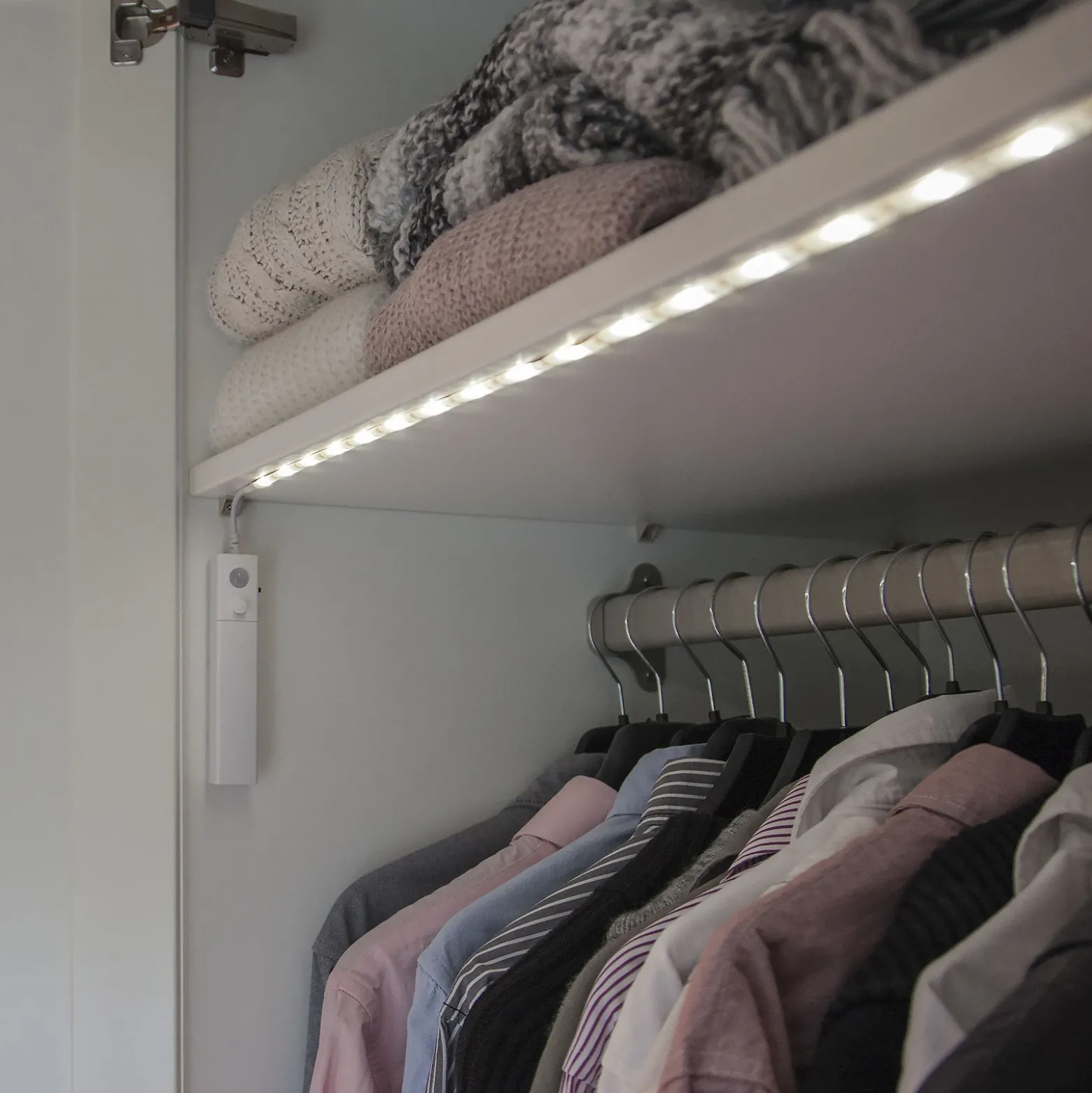 Cinta luminosa LED, sensor de movimiento, pilas