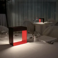 Dama lámpara de mesa LED recargable, rojo, aluminio, ABS