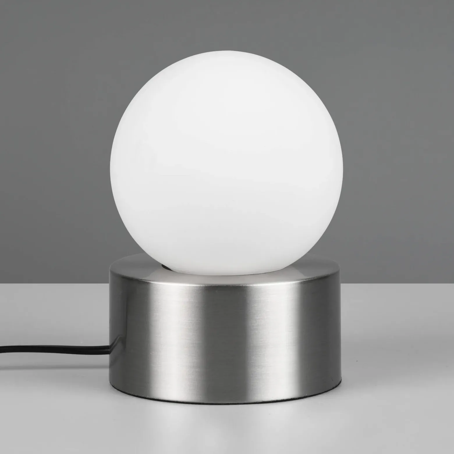 De mesa Countess vidrio opalino, base metal níquel