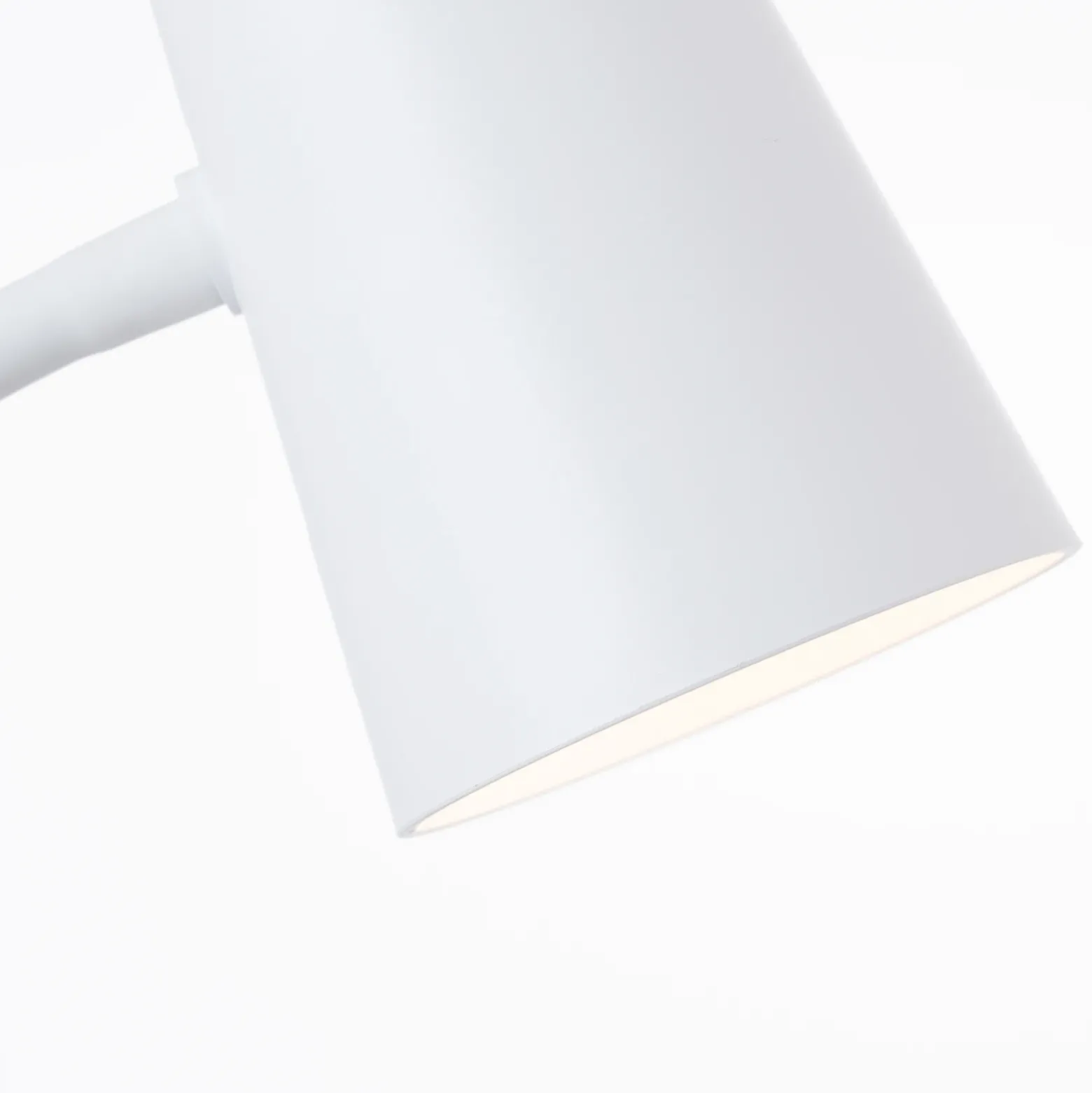 De mesa de pinza LED Adda blanco 3 pasos atenuable