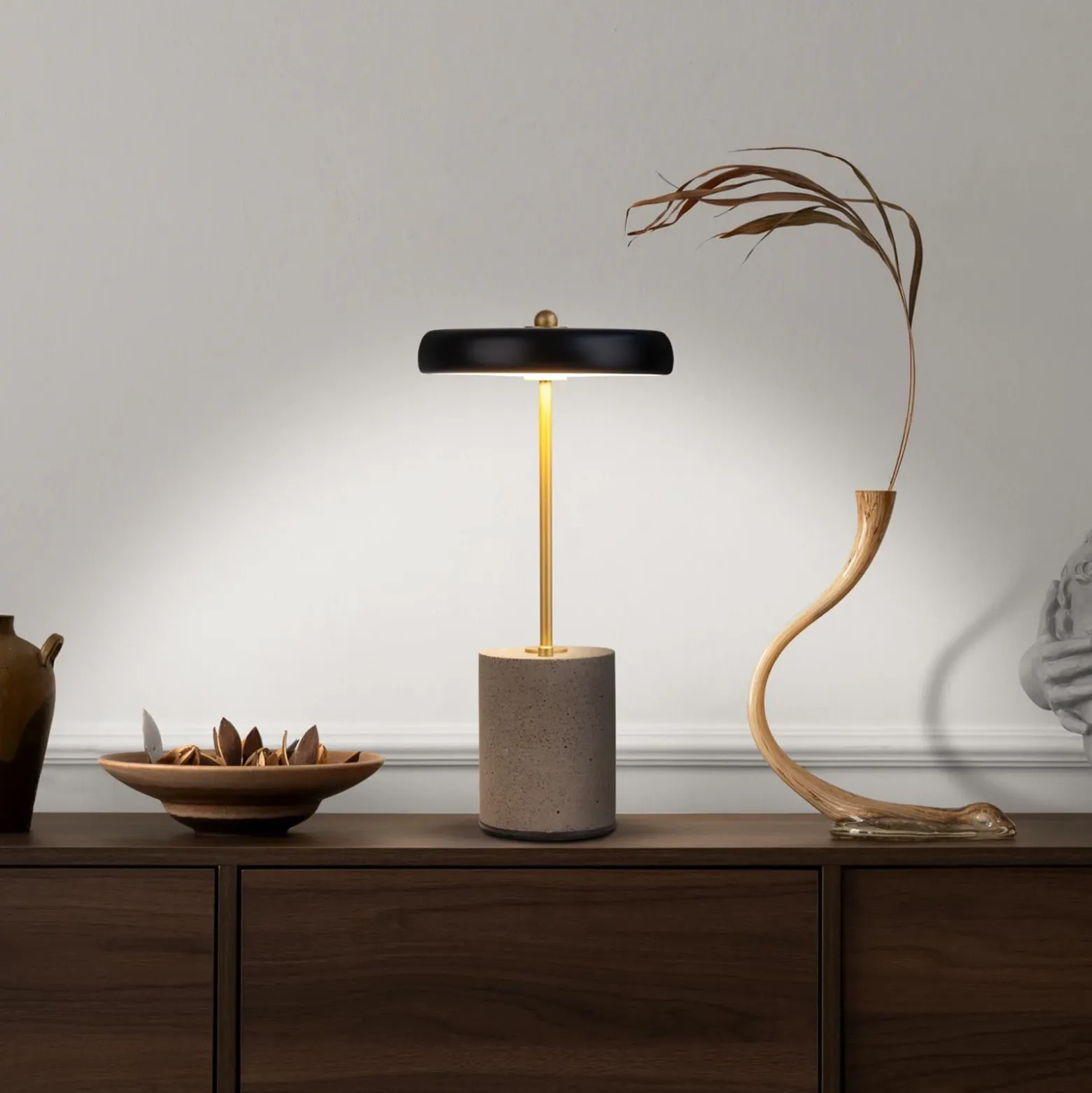 De mesa LED Seta, batería, cemento, pantalla negro